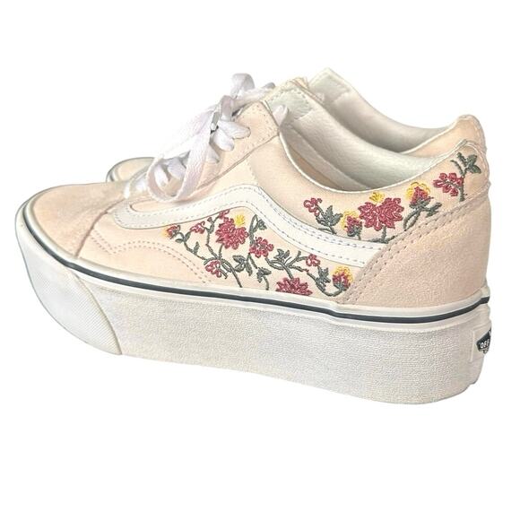 Vans Old Skool Stackform Platform Sneakers with Embroidered Floral
Women Size 9 - Picture 4 of 9